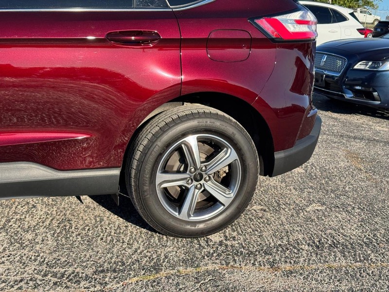 Ford Edge Vehicle Full-screen Gallery Image 11