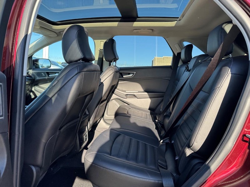 Ford Edge Vehicle Full-screen Gallery Image 12