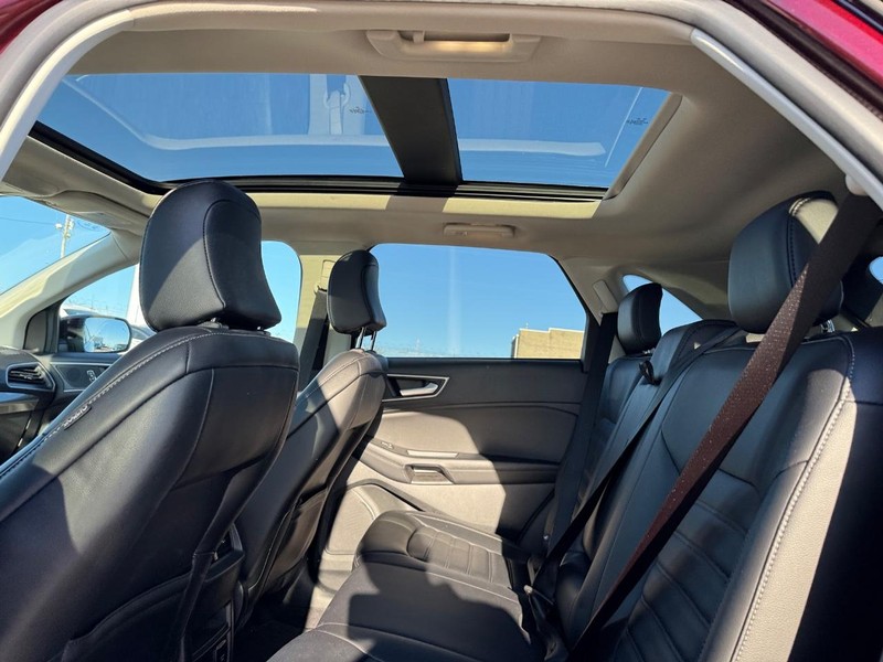 Ford Edge Vehicle Full-screen Gallery Image 13