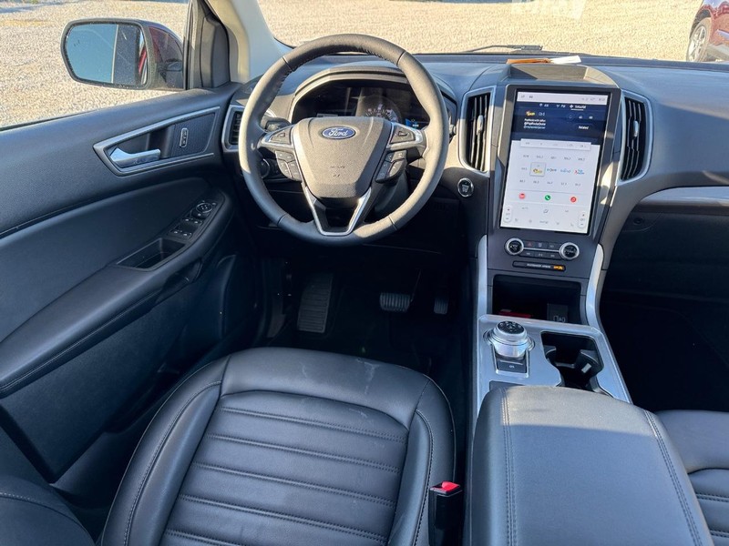 Ford Edge Vehicle Full-screen Gallery Image 14