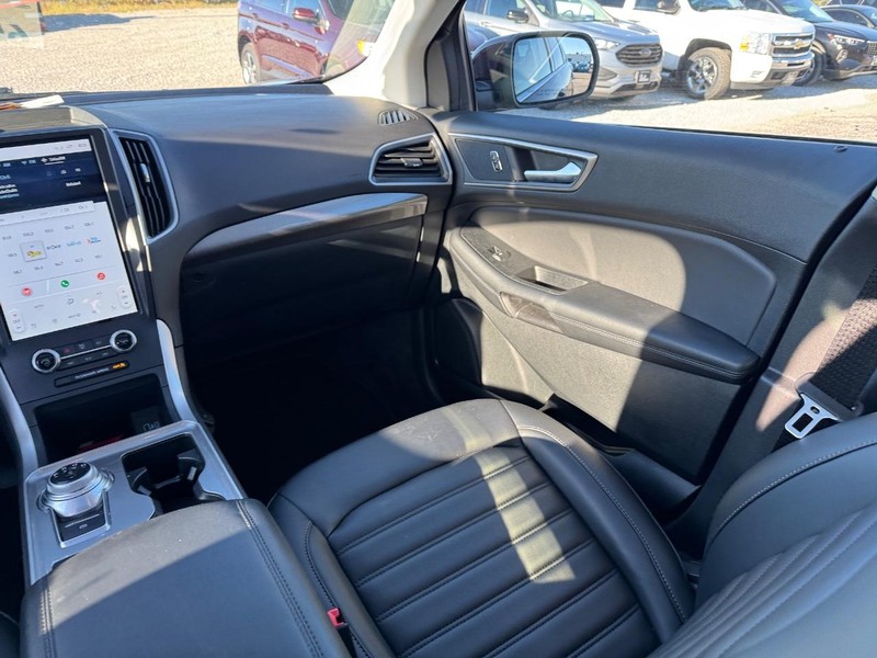 Ford Edge Vehicle Full-screen Gallery Image 16