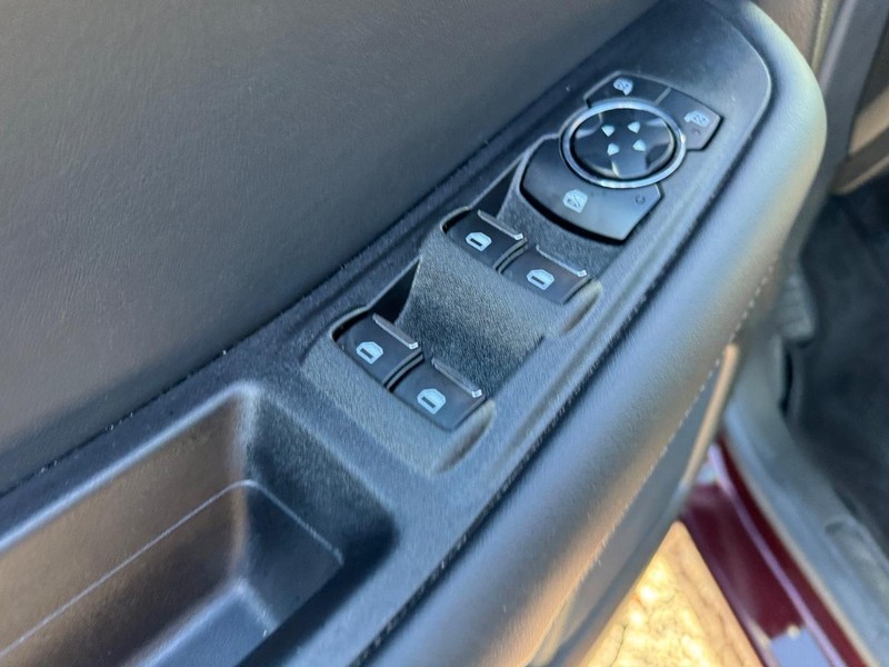 Ford Edge Vehicle Full-screen Gallery Image 18