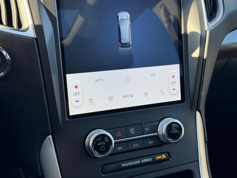 Ford Edge Vehicle Full-screen Gallery Image 22