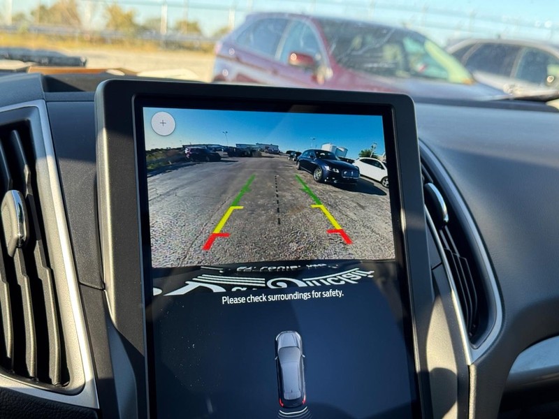 Ford Edge Vehicle Full-screen Gallery Image 23