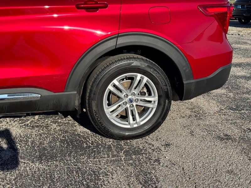 Ford Explorer Vehicle Full-screen Gallery Image 11