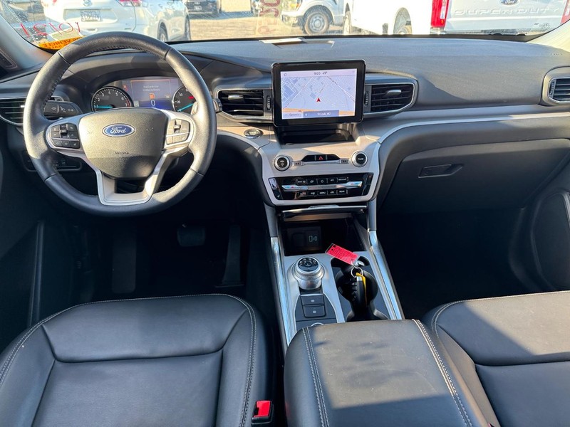 Ford Explorer Vehicle Full-screen Gallery Image 14