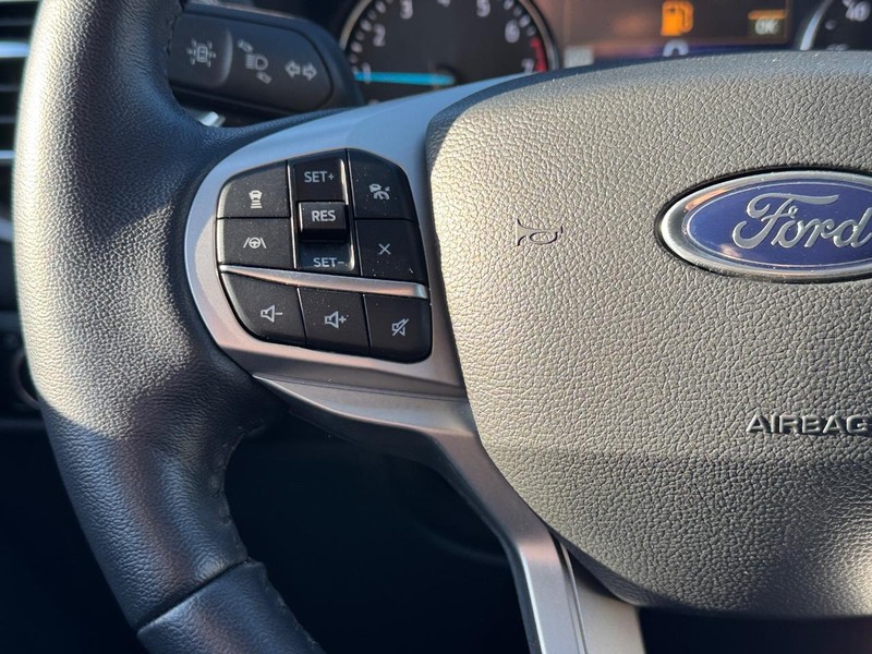 Ford Explorer Vehicle Full-screen Gallery Image 19