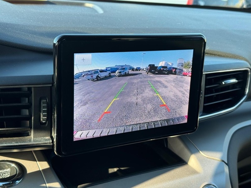 Ford Explorer Vehicle Full-screen Gallery Image 23