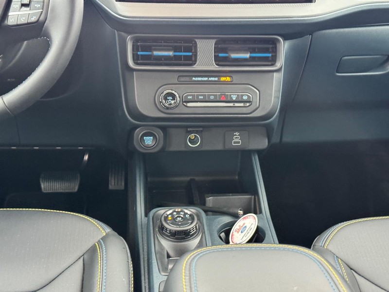 Ford Maverick Vehicle Full-screen Gallery Image 16