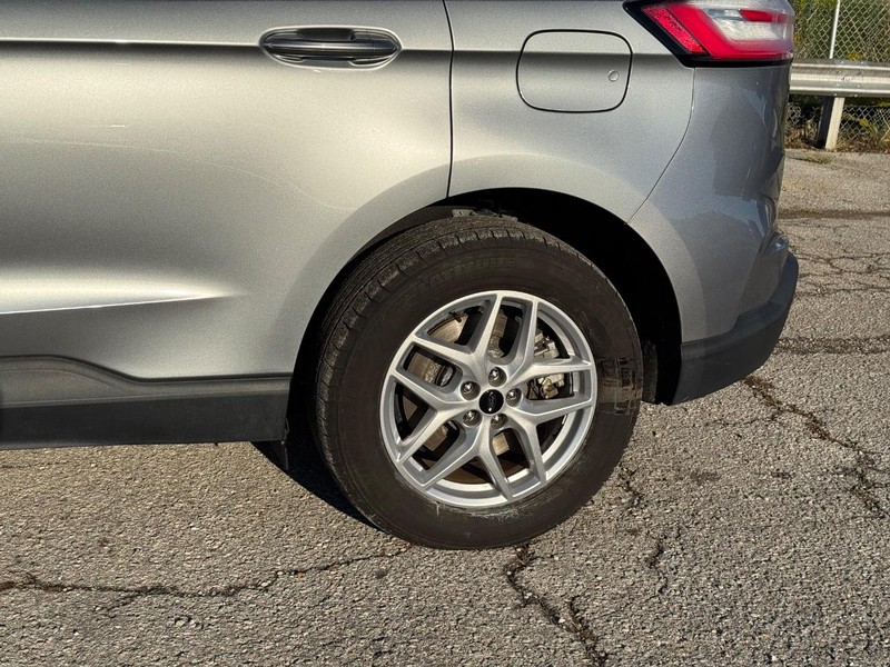 Ford Edge Vehicle Full-screen Gallery Image 11