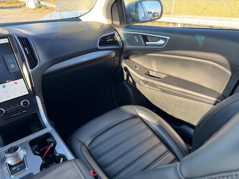 Ford Edge Vehicle Full-screen Gallery Image 15