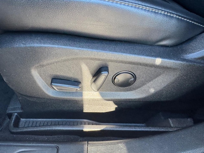 Ford Edge Vehicle Full-screen Gallery Image 16