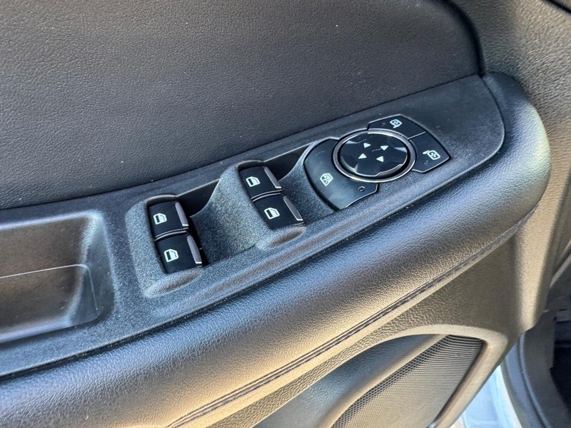 Ford Edge Vehicle Full-screen Gallery Image 17