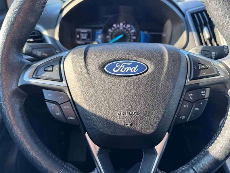 Ford Edge Vehicle Full-screen Gallery Image 18