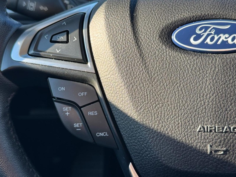 Ford Edge Vehicle Full-screen Gallery Image 19