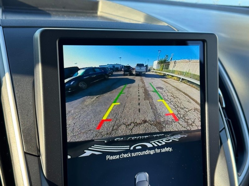 Ford Edge Vehicle Full-screen Gallery Image 22