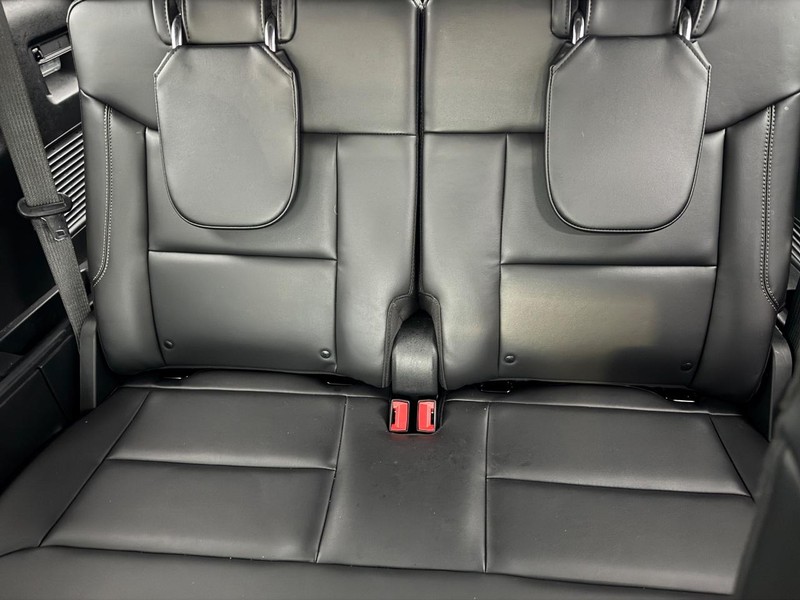 Ford Explorer Vehicle Full-screen Gallery Image 13