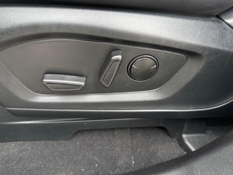 Ford Explorer Vehicle Full-screen Gallery Image 17