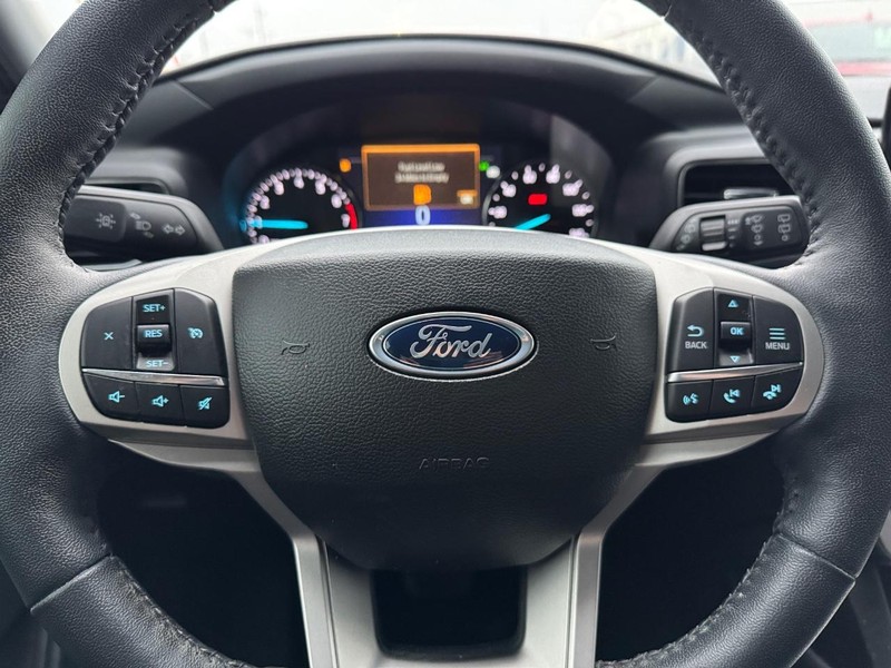 Ford Explorer Vehicle Full-screen Gallery Image 19