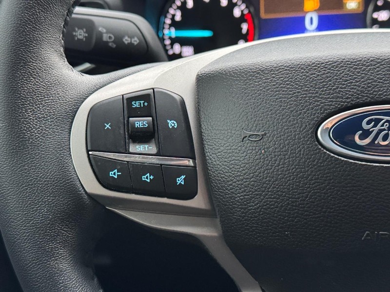 Ford Explorer Vehicle Full-screen Gallery Image 20