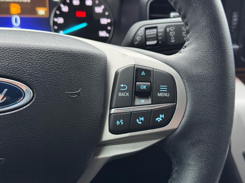 Ford Explorer Vehicle Full-screen Gallery Image 21