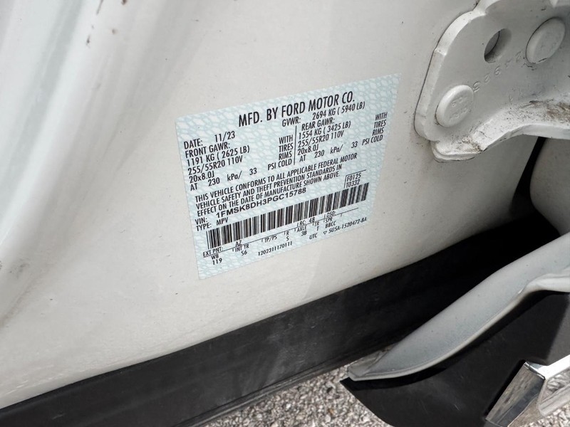 Ford Explorer Vehicle Full-screen Gallery Image 25