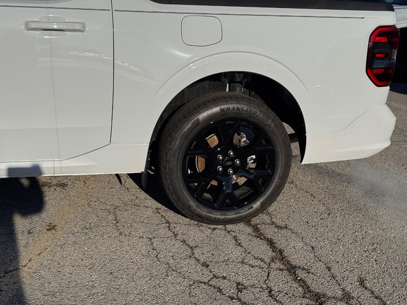 Ford Maverick Vehicle Full-screen Gallery Image 11