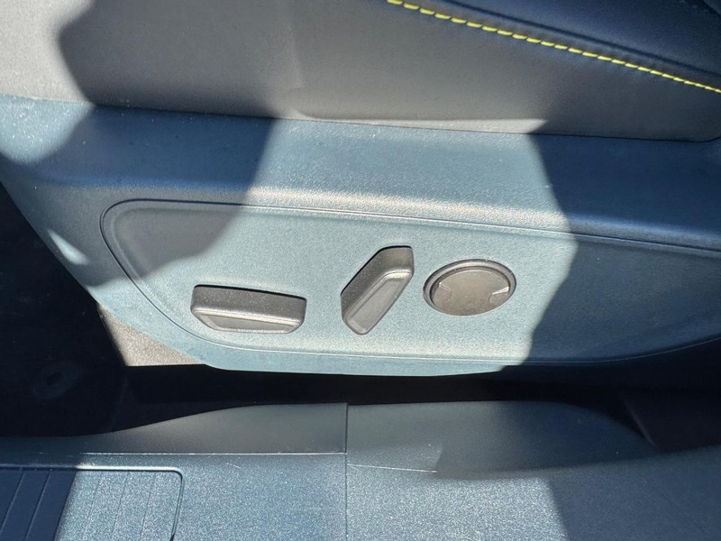 Ford Maverick Vehicle Full-screen Gallery Image 17