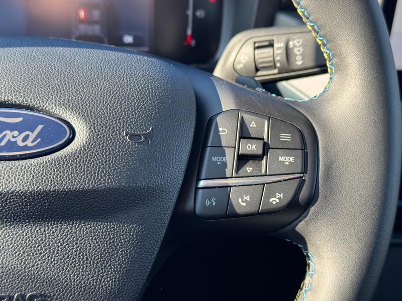 Ford Maverick Vehicle Full-screen Gallery Image 21