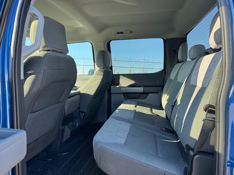 Ford F-150 Vehicle Full-screen Gallery Image 12