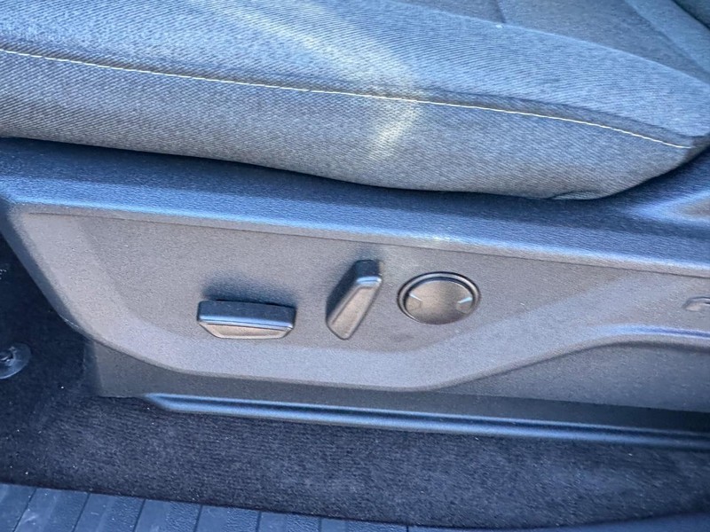 Ford F-150 Vehicle Full-screen Gallery Image 16