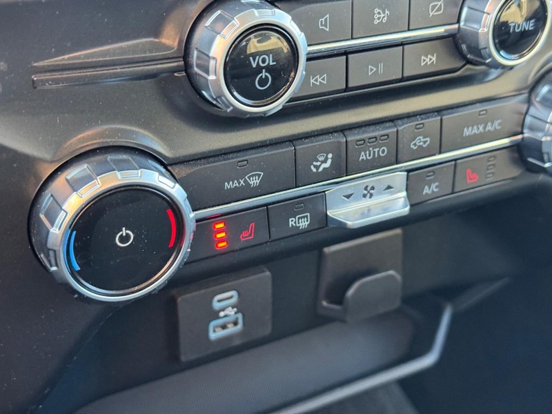 Ford F-150 Vehicle Full-screen Gallery Image 21