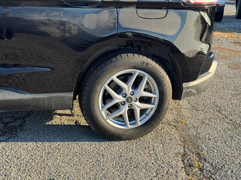 Ford Edge Vehicle Full-screen Gallery Image 11