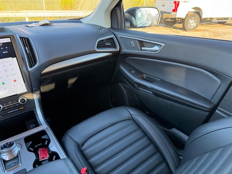 Ford Edge Vehicle Full-screen Gallery Image 15