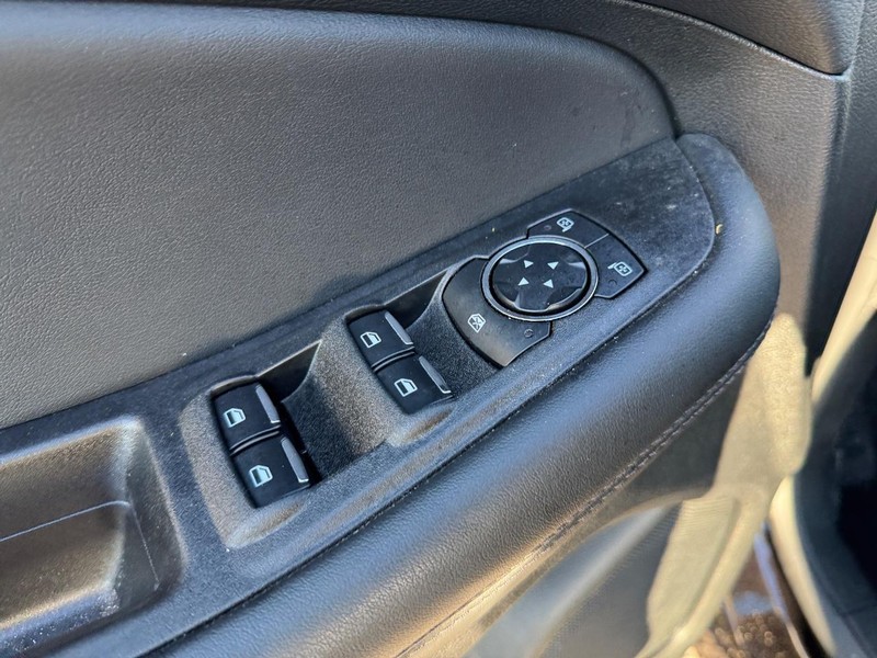 Ford Edge Vehicle Full-screen Gallery Image 17