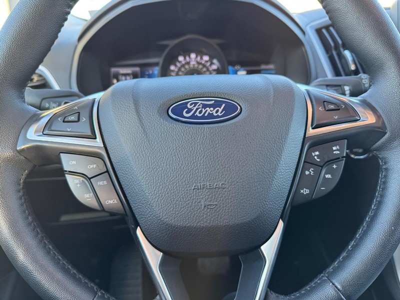 Ford Edge Vehicle Full-screen Gallery Image 18