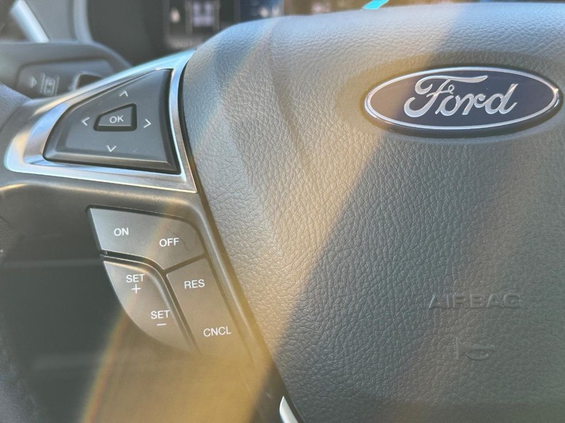 Ford Edge Vehicle Full-screen Gallery Image 19