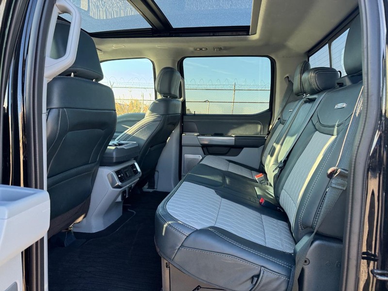 Ford F-150 Vehicle Full-screen Gallery Image 12