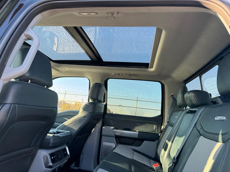 Ford F-150 Vehicle Full-screen Gallery Image 13