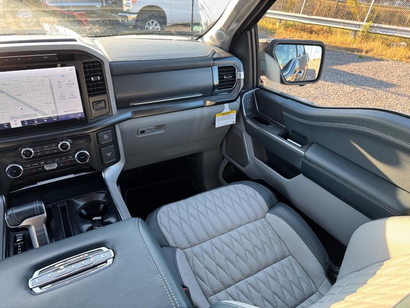 Ford F-150 Vehicle Full-screen Gallery Image 16