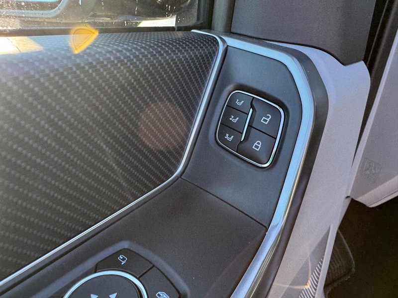 Ford F-150 Vehicle Full-screen Gallery Image 19