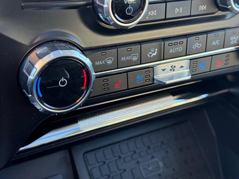 Ford F-150 Vehicle Full-screen Gallery Image 24