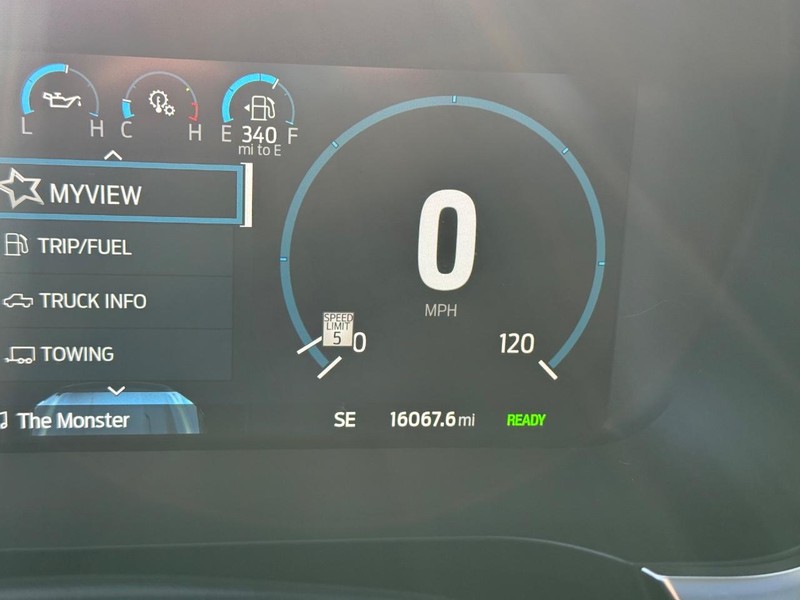 Ford F-150 Vehicle Full-screen Gallery Image 26