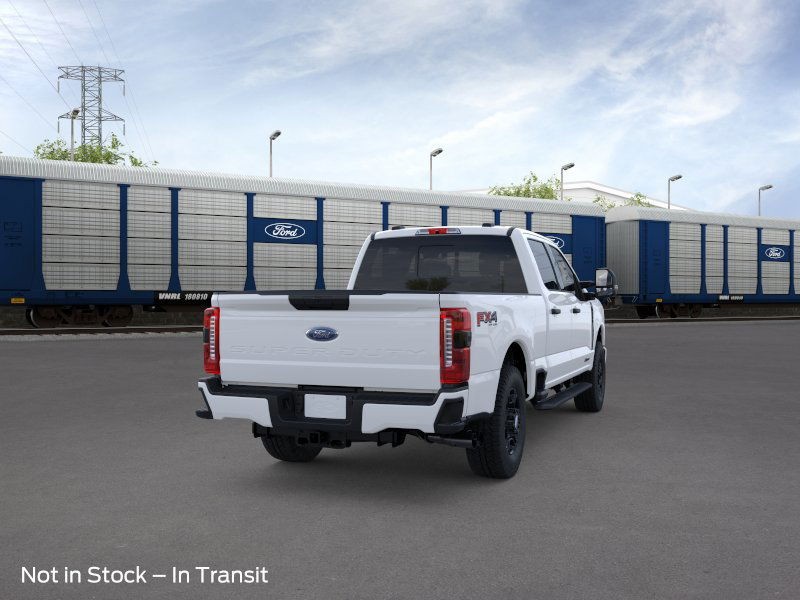 Ford Super Duty F-250 SRW Vehicle Full-screen Gallery Image 10