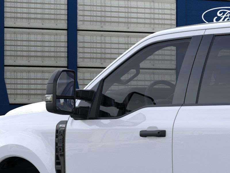 Ford Super Duty F-250 SRW Vehicle Full-screen Gallery Image 22