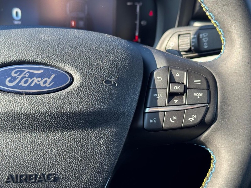 Ford Maverick Vehicle Full-screen Gallery Image 21