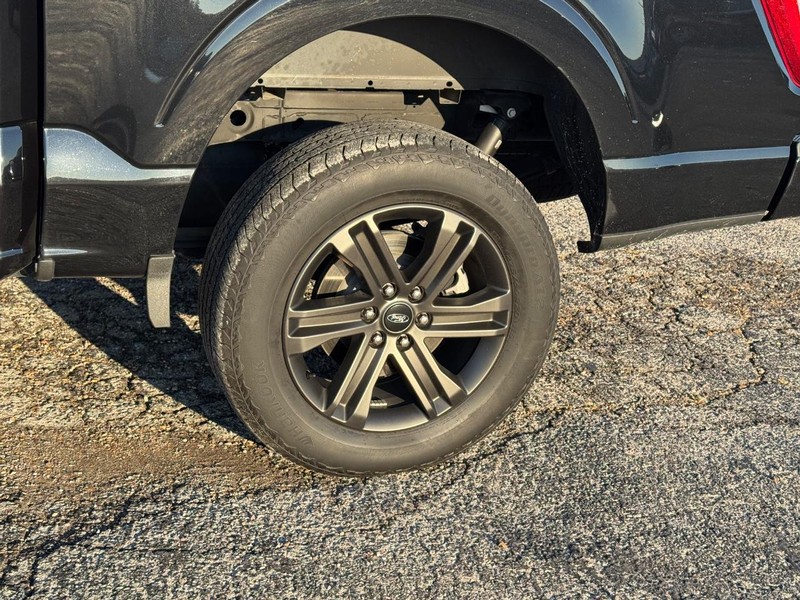 Ford F-150 Vehicle Full-screen Gallery Image 11