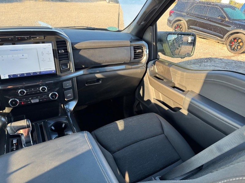 Ford F-150 Vehicle Full-screen Gallery Image 15