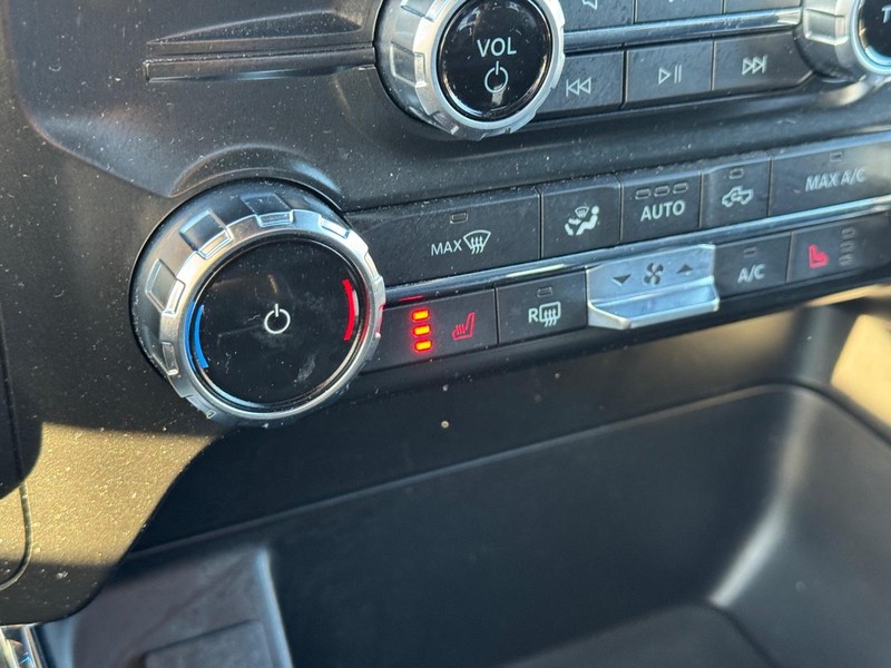 Ford F-150 Vehicle Full-screen Gallery Image 21