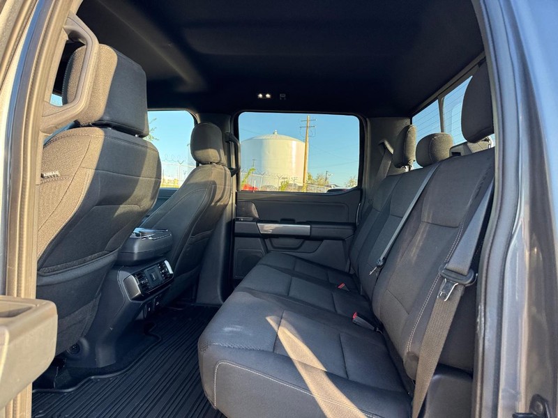 Ford F-150 Vehicle Full-screen Gallery Image 12